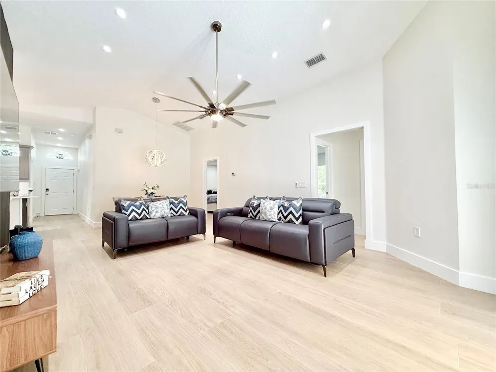 403 SANDY RIDGE DRIVE Davenport, FL 33896