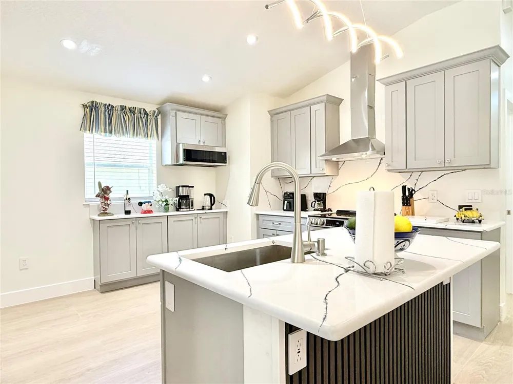 403 SANDY RIDGE DRIVE Davenport, FL 33896