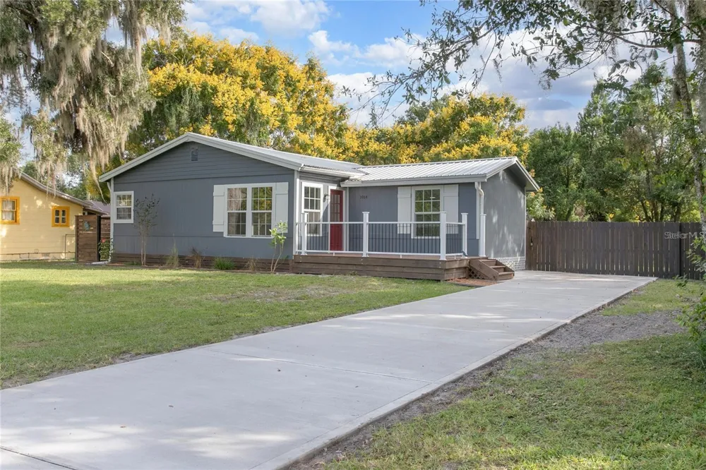 1014 TALTON AVE Deland, FL 32720