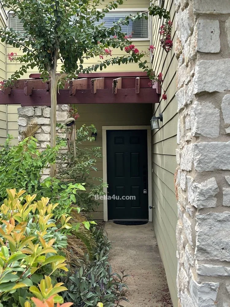 512 Eberhart Lane #605 Austin, TX 78745