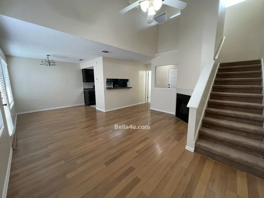 512 Eberhart Lane #605 Austin, TX 78745