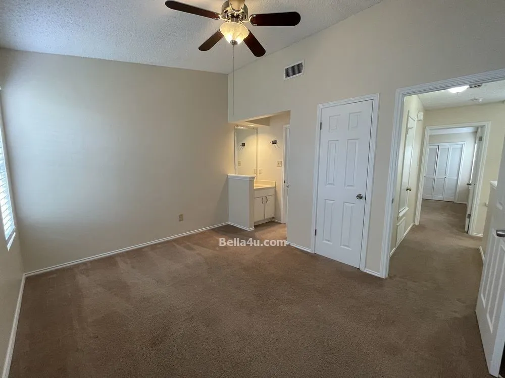 512 Eberhart Lane #605 Austin, TX 78745