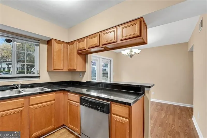 6940 Roswell RD Sandy Springs, GA 30328