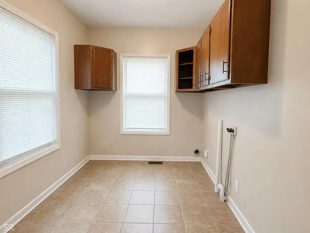 806 S Burlington Drive Muncie, IN 47302