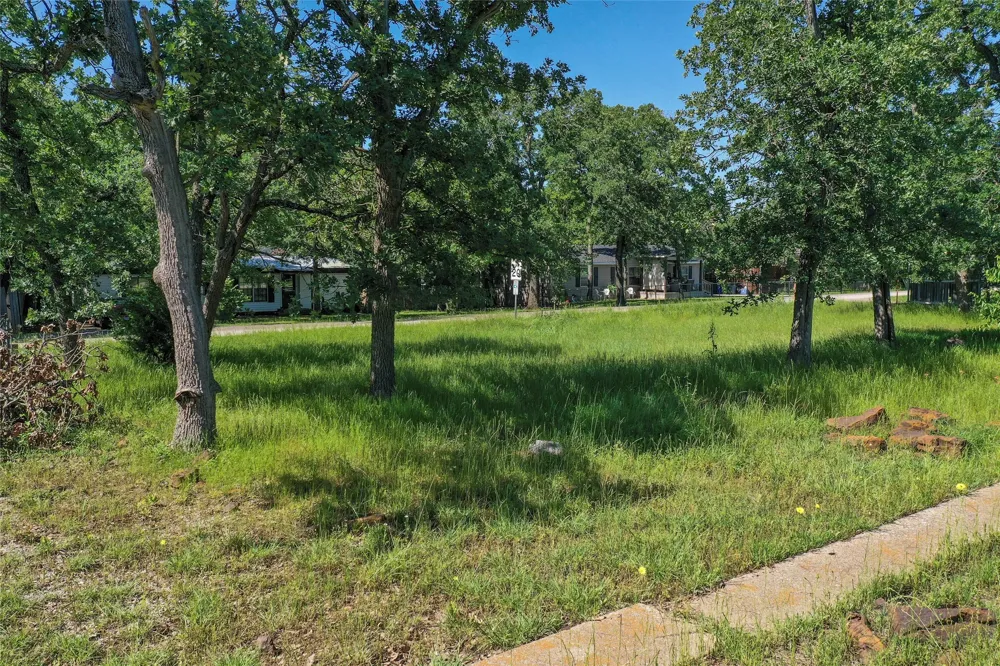 1102 Maple Drive Bartonville, TX 76226
