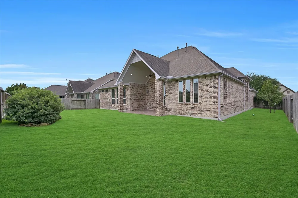 1321 Summer Field Lane Friendswood, TX 77546