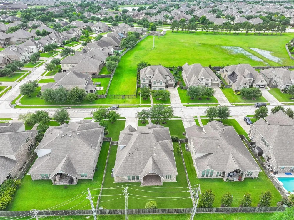 1321 Summer Field Lane Friendswood, TX 77546