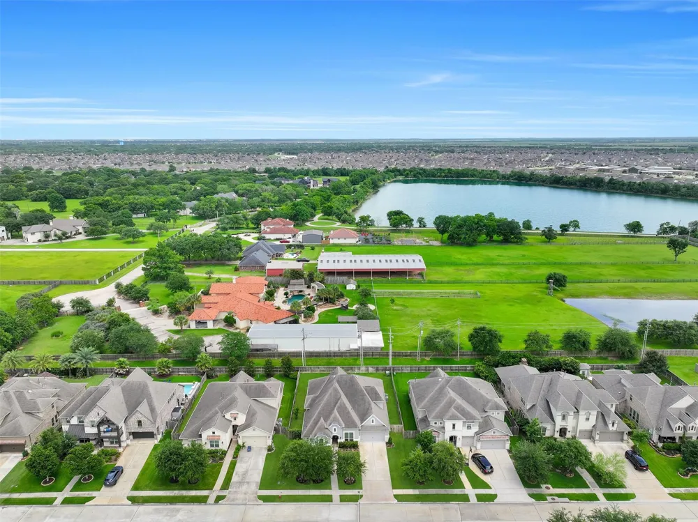 1321 Summer Field Lane Friendswood, TX 77546
