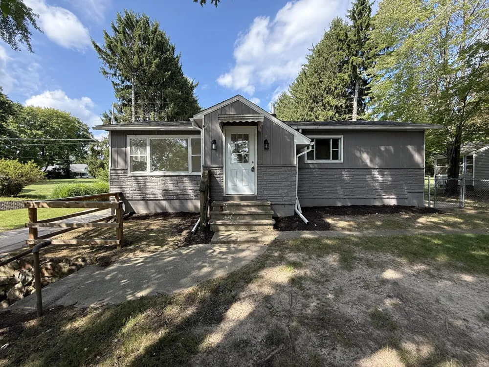 9470 Peck Road Greenville, MI 48838