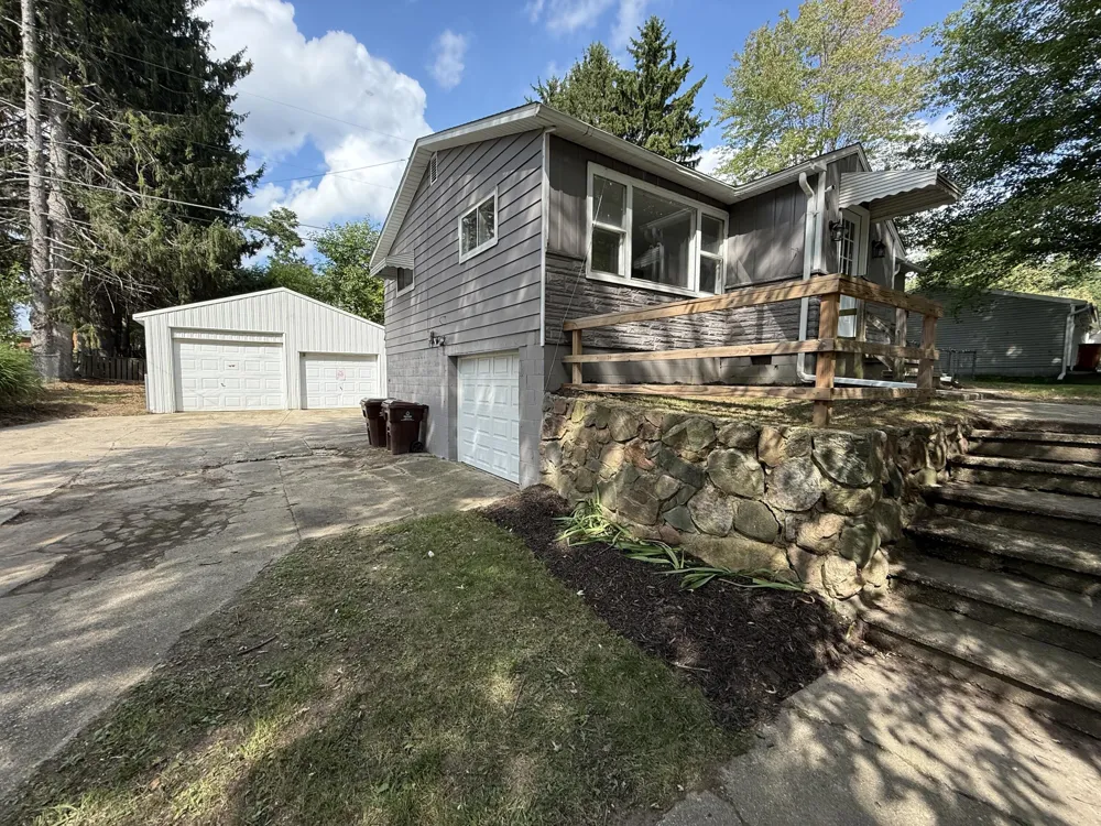 9470 Peck Road Greenville, MI 48838