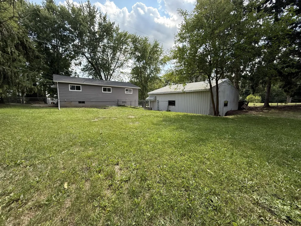 9470 Peck Road Greenville, MI 48838