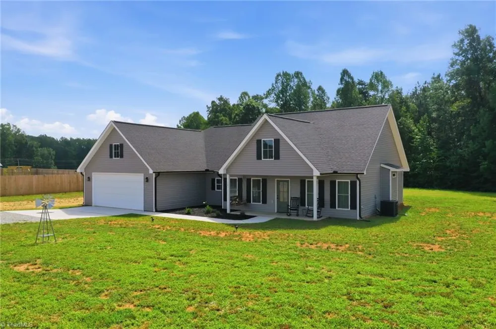 141 Gregorys Grange Drive Yanceyville, NC 27379