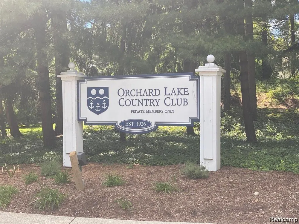 5716 EVERGREEN AVENUE Orchard Lake Village City, MI 48324