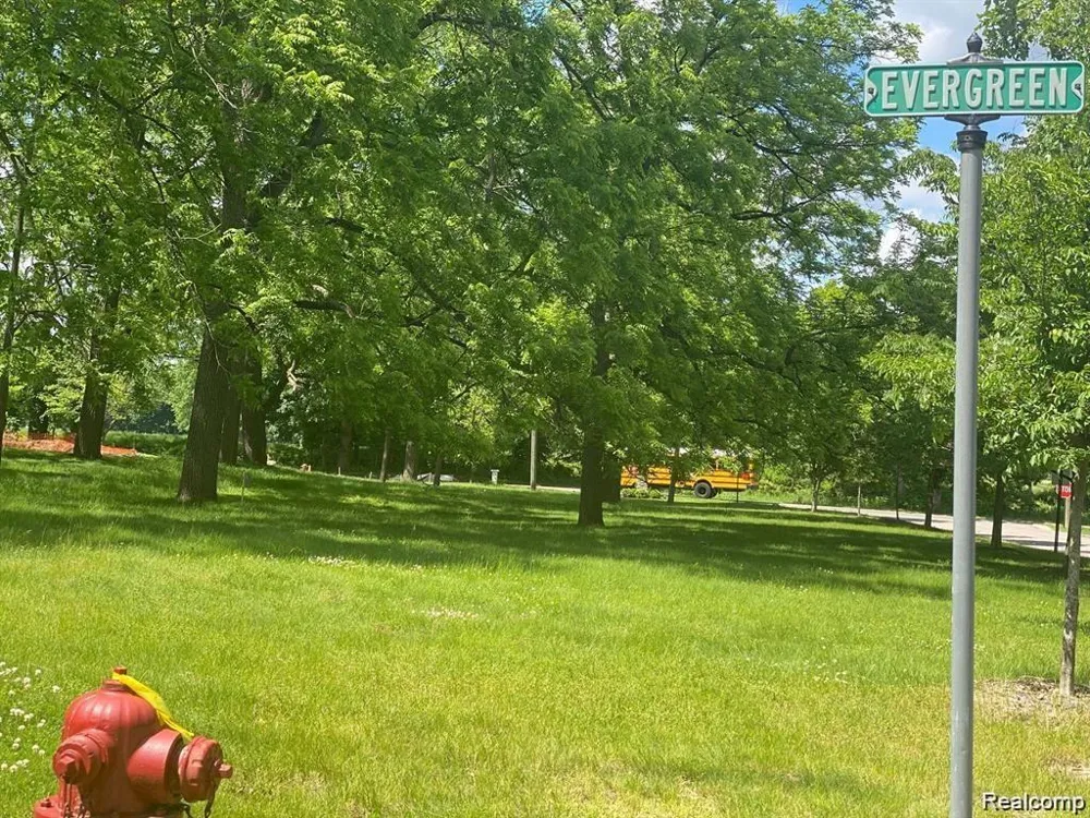 5716 EVERGREEN AVENUE Orchard Lake Village City, MI 48324