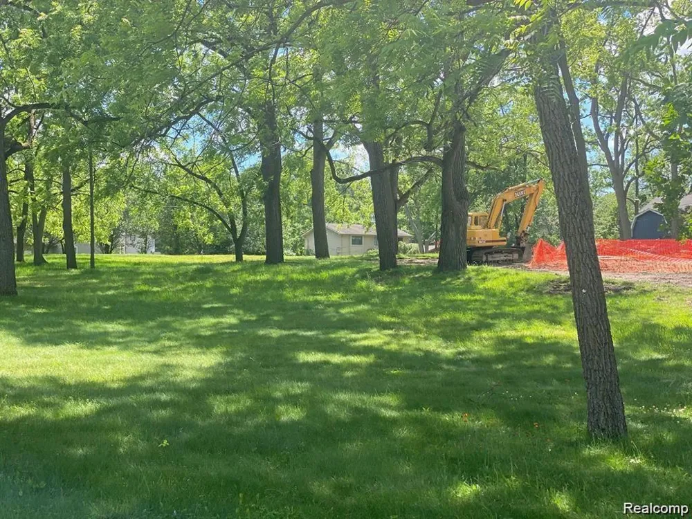 5716 EVERGREEN AVENUE Orchard Lake Village City, MI 48324