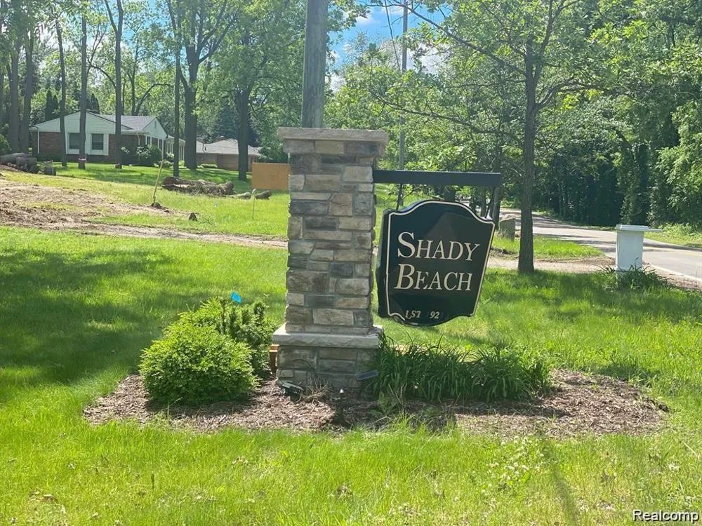 5716 EVERGREEN AVENUE Orchard Lake Village City, MI 48324