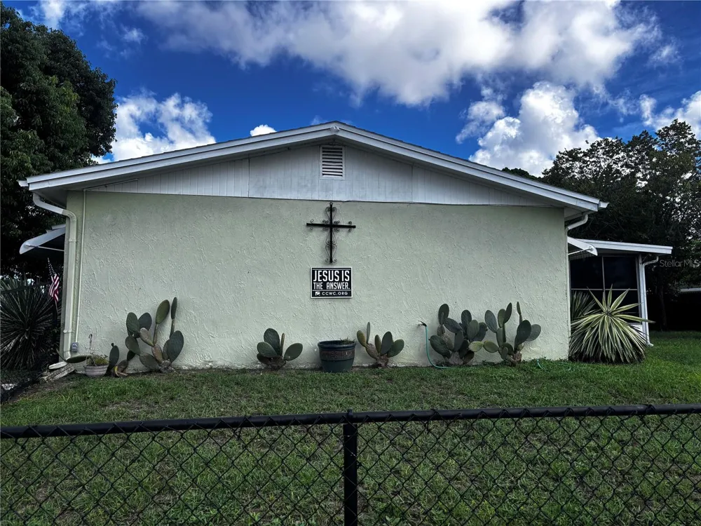 9040 CHATAM LANE Port Richey, FL 34668