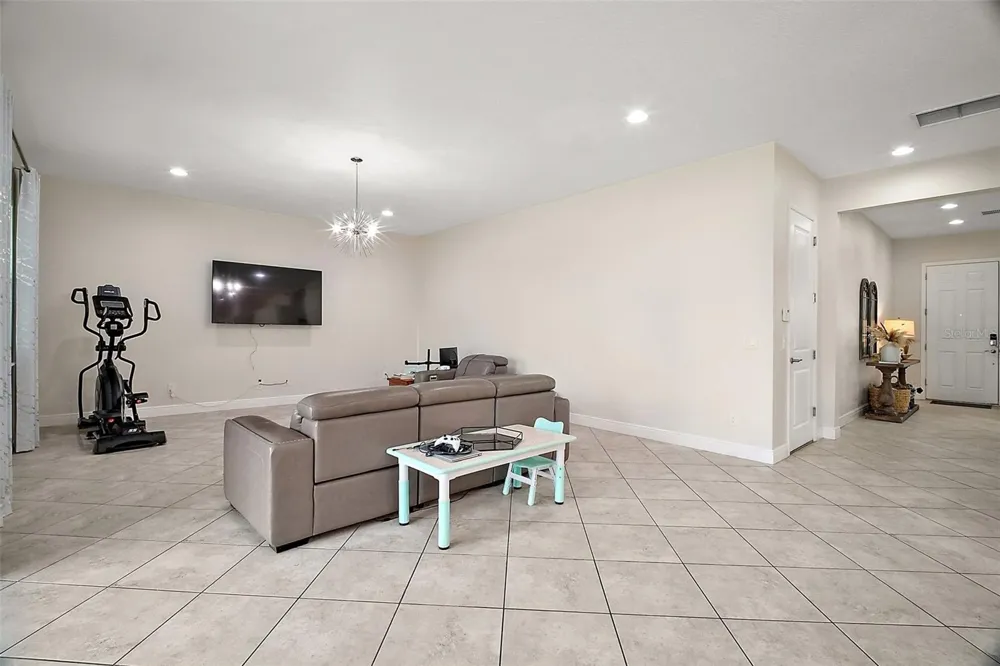 9153 CARMELA AVENUE Davenport, FL 33897