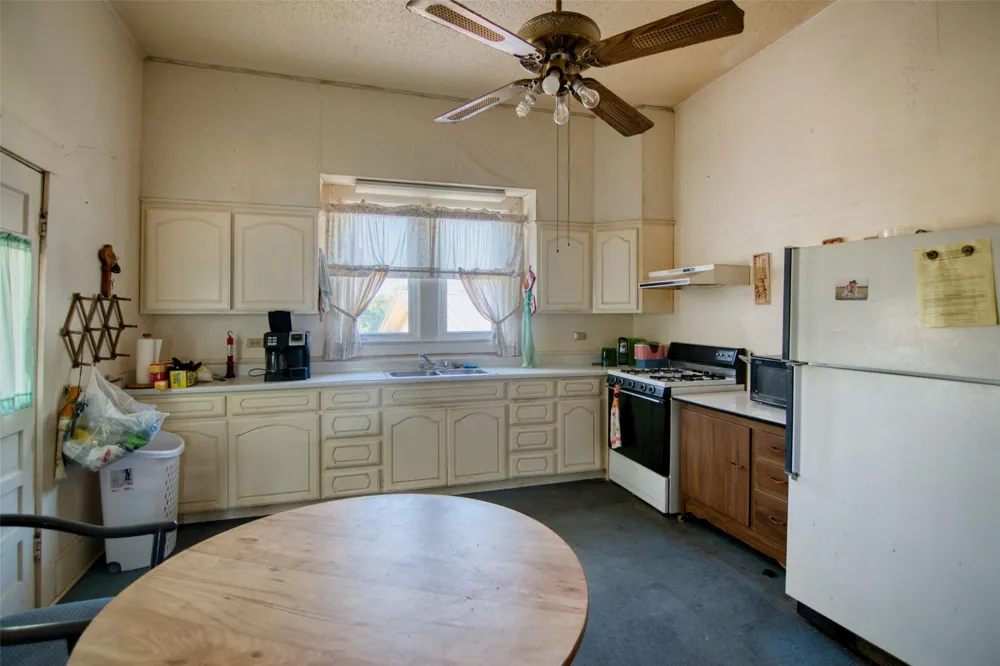 505 Ft McKavitt Street Mason, TX 76856