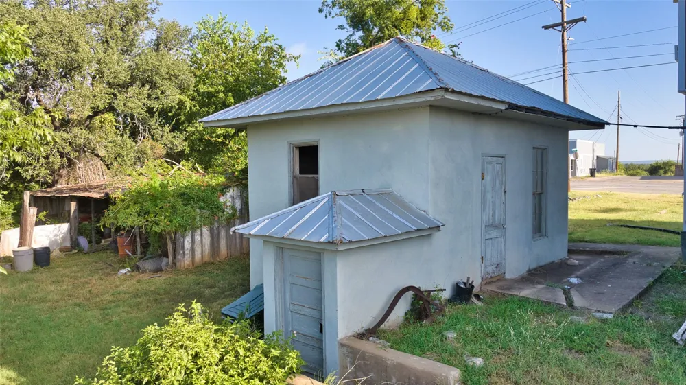 505 Ft McKavitt Street Mason, TX 76856