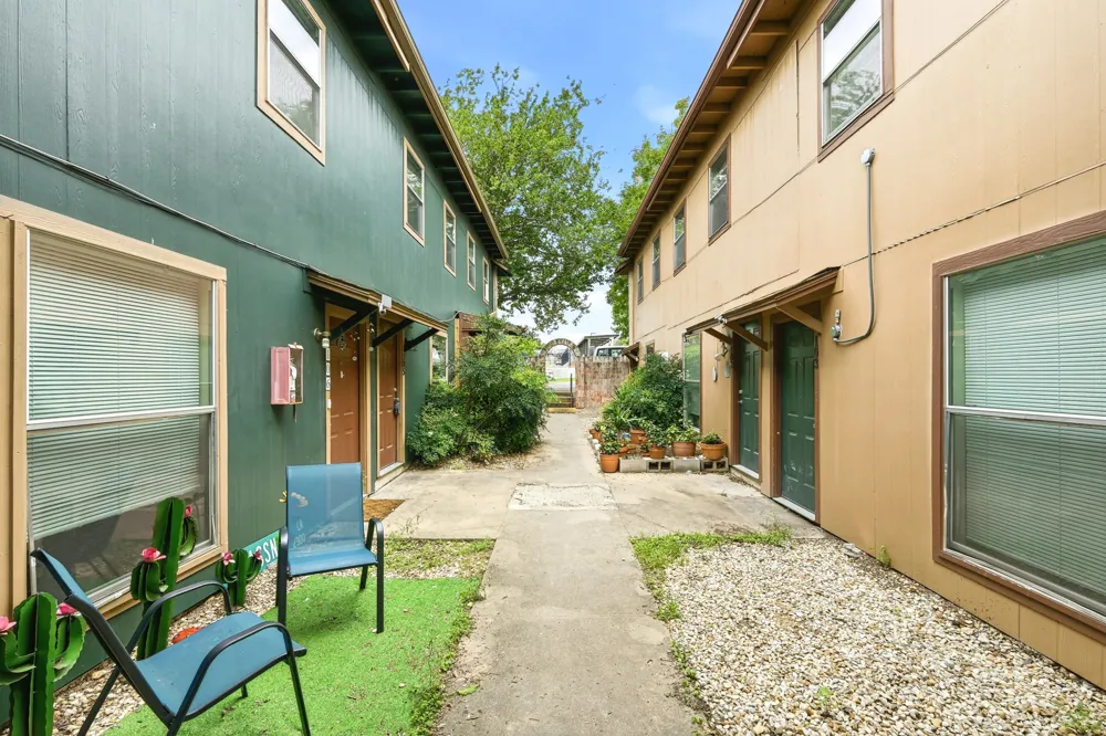 2319 Greenfield Parkway #208 Austin, TX 78741