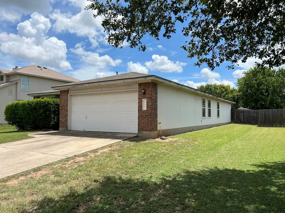 209 Katy B Lane Bastrop, TX 78602