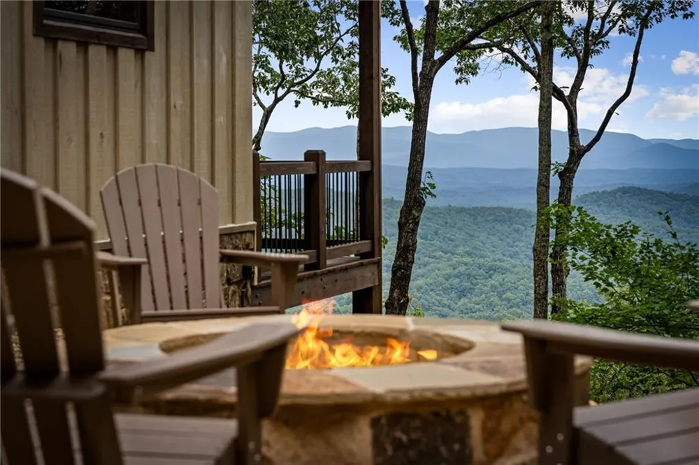 380 Utana Bluffs Trail Ellijay, GA 30540