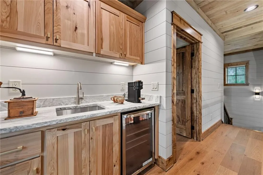 380 Utana Bluffs Trail Ellijay, GA 30540
