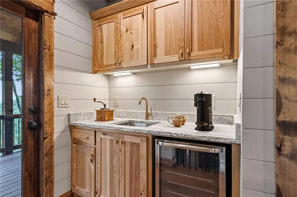 380 Utana Bluffs Trail Ellijay, GA 30540
