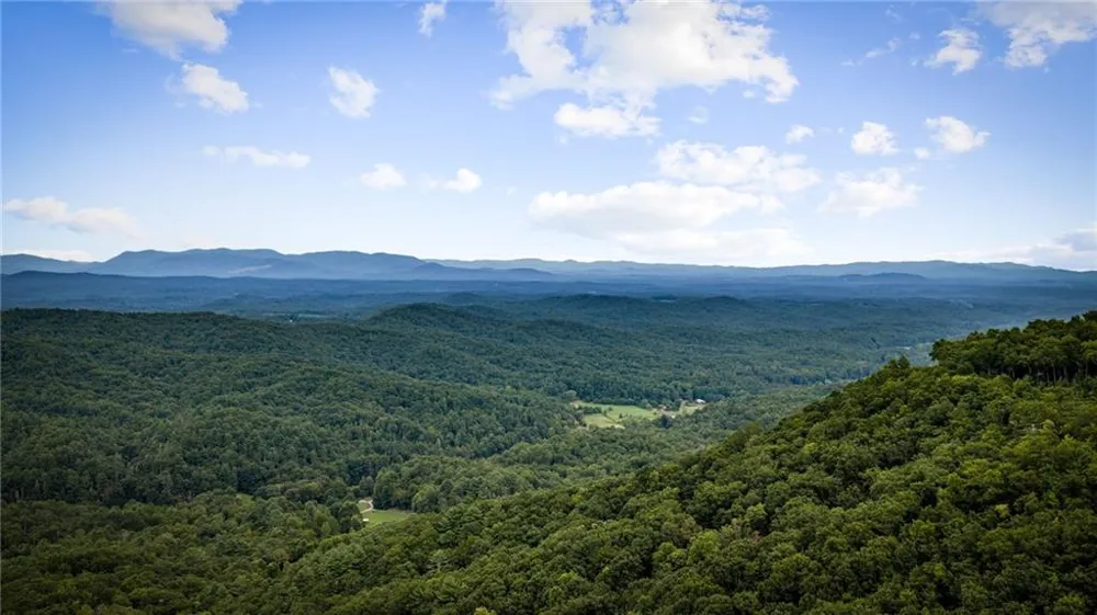 380 Utana Bluffs Trail Ellijay, GA 30540