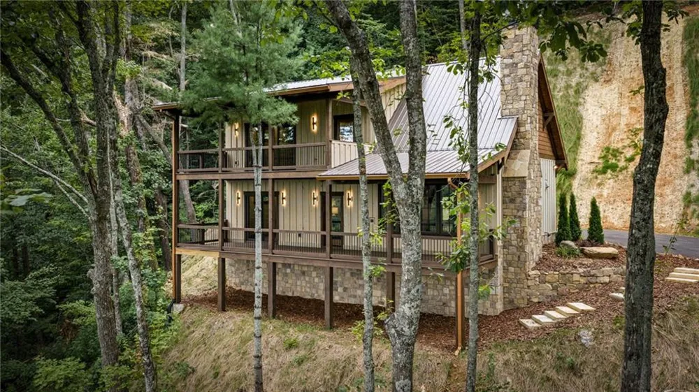 380 Utana Bluffs Trail Ellijay, GA 30540