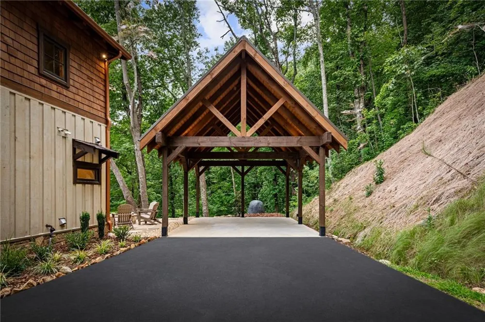 380 Utana Bluffs Trail Ellijay, GA 30540
