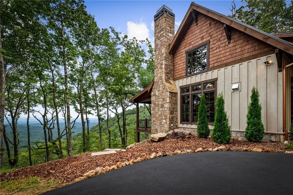 380 Utana Bluffs Trail Ellijay, GA 30540
