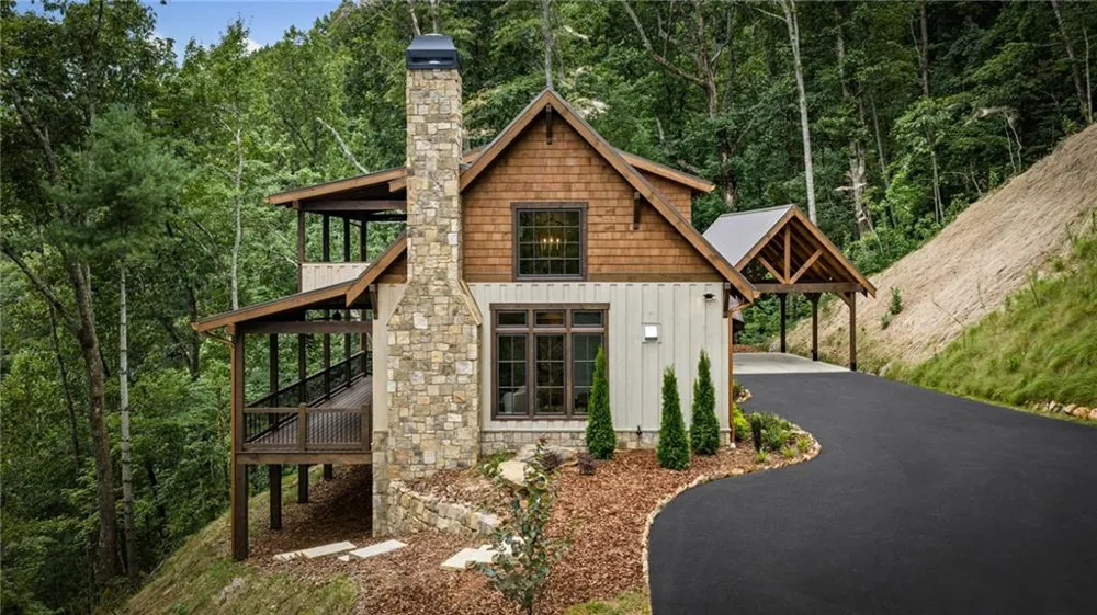 380 Utana Bluffs Trail Ellijay, GA 30540