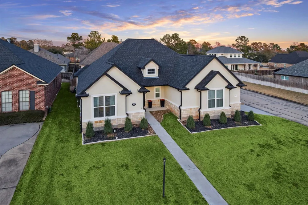 203 Hampton Glen Road Montgomery, TX 77356