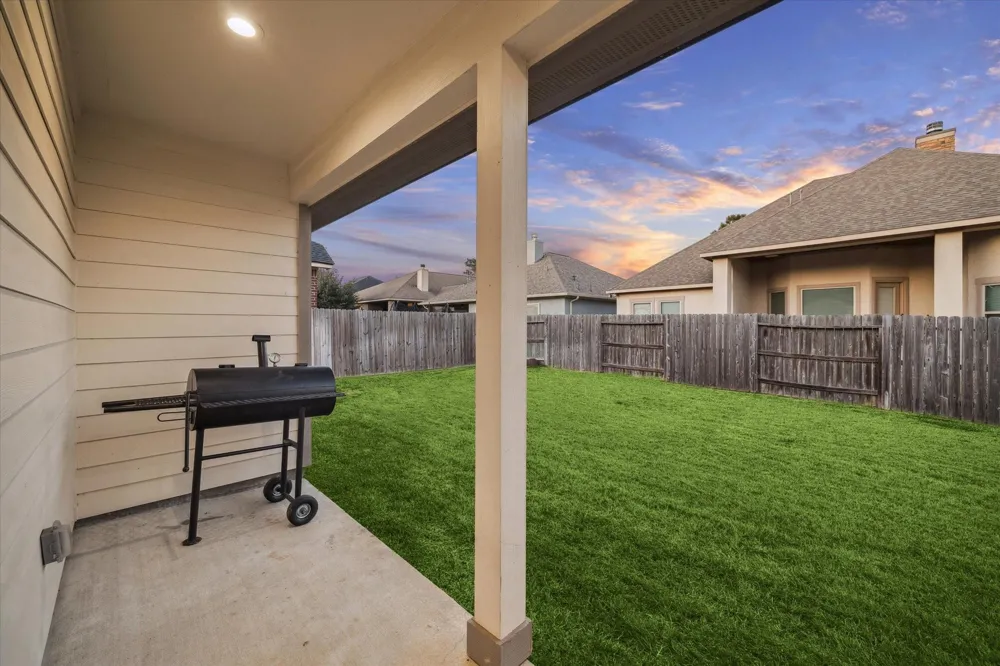203 Hampton Glen Road Montgomery, TX 77356