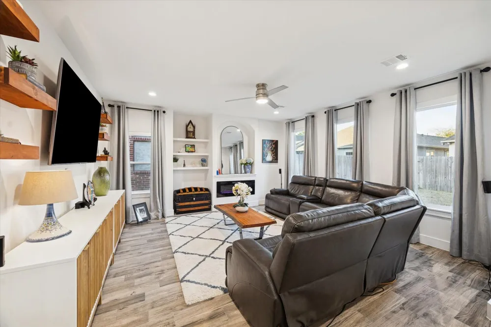 203 Hampton Glen Road Montgomery, TX 77356