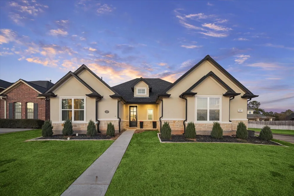 203 Hampton Glen Road Montgomery, TX 77356