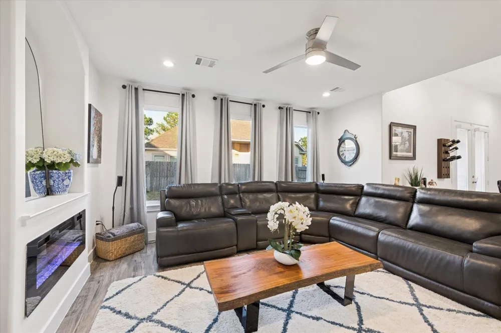 203 Hampton Glen Road Montgomery, TX 77356