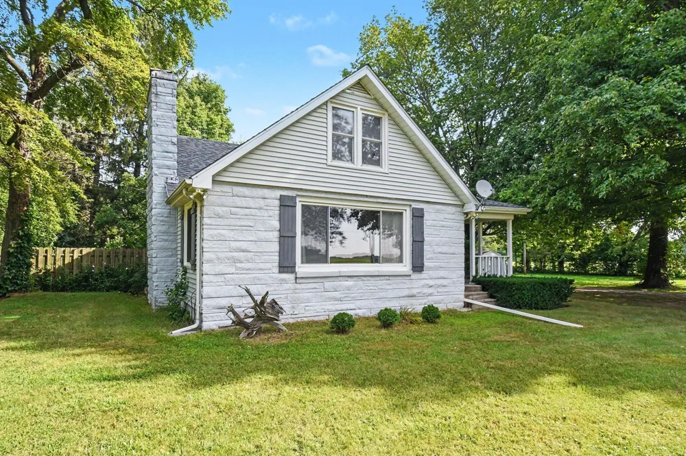 21648 E US-12 Edwardsburg, MI 49112
