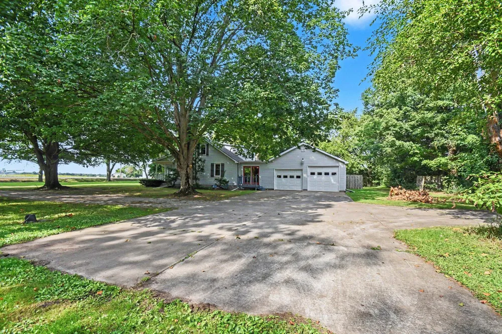 21648 E US-12 Edwardsburg, MI 49112