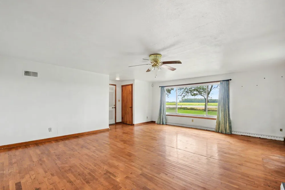 21648 E US-12 Edwardsburg, MI 49112