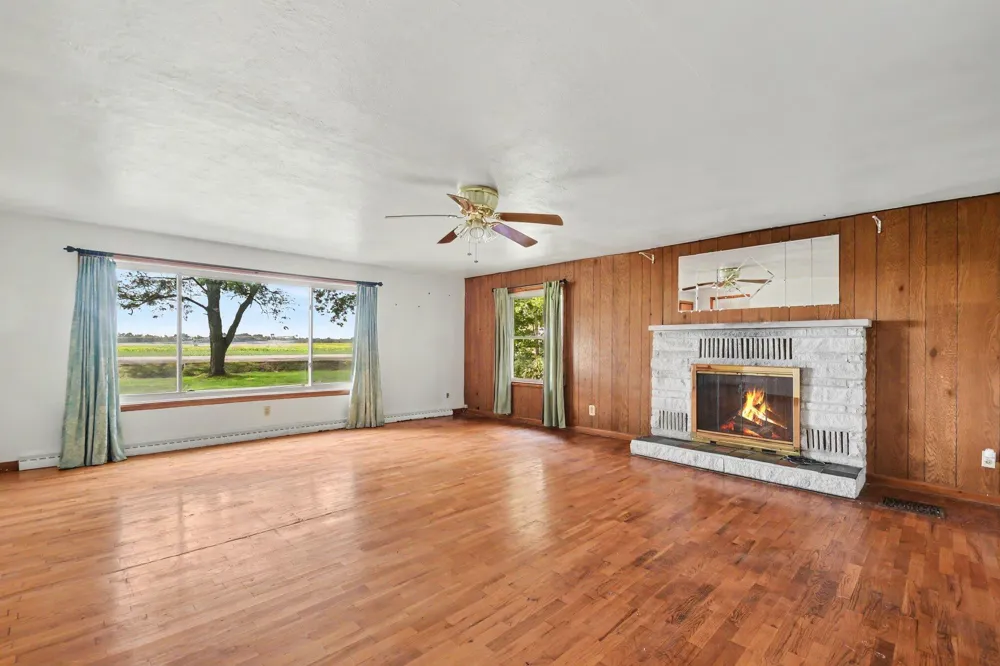 21648 E US-12 Edwardsburg, MI 49112