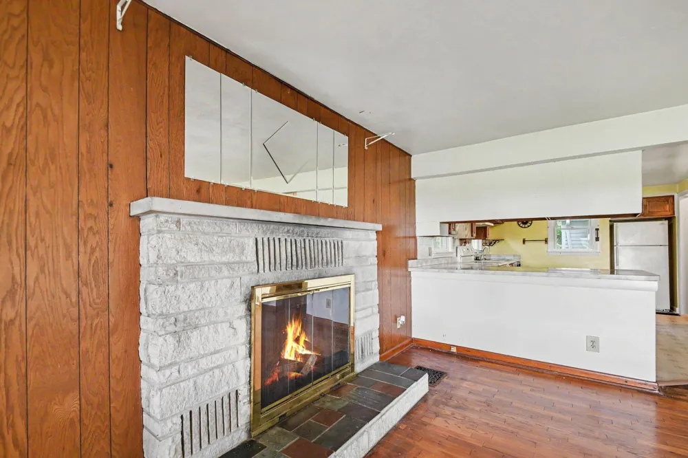 21648 E US-12 Edwardsburg, MI 49112