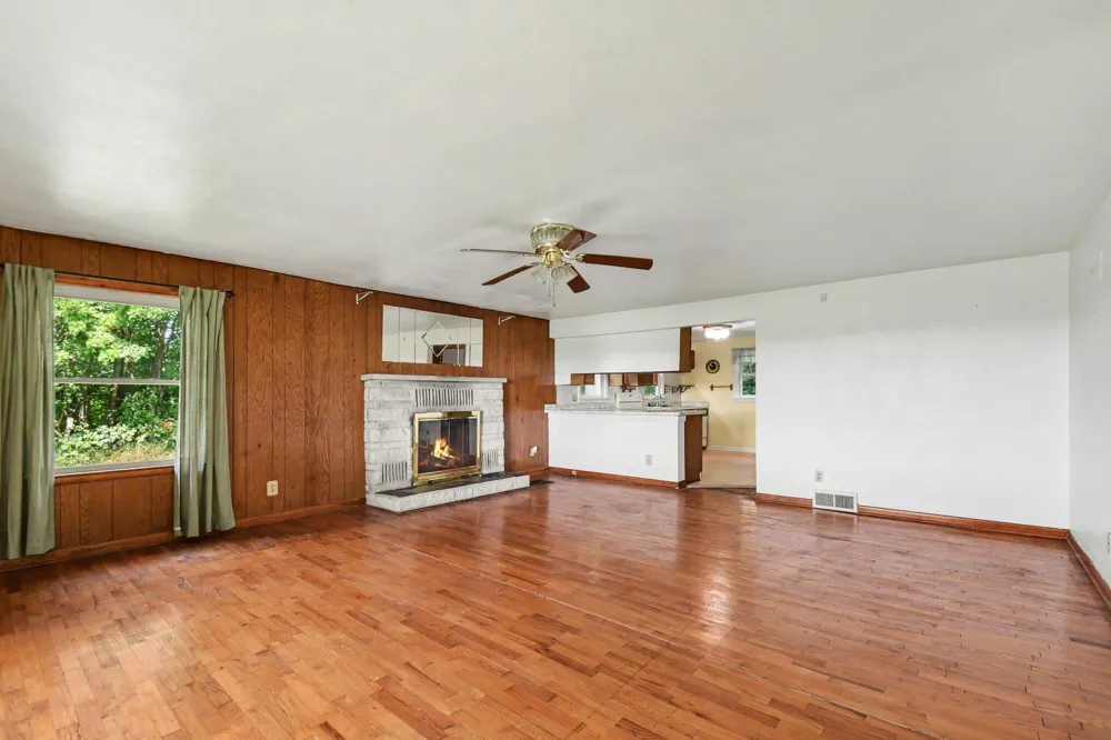 21648 E US-12 Edwardsburg, MI 49112
