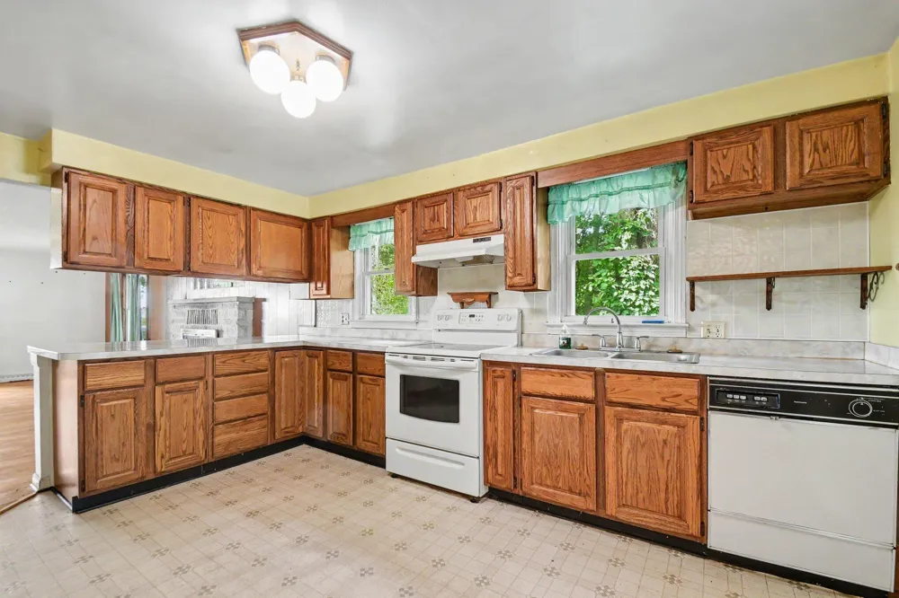 21648 E US-12 Edwardsburg, MI 49112