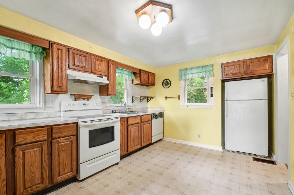 21648 E US-12 Edwardsburg, MI 49112