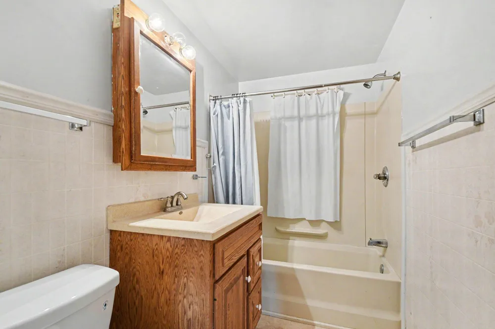 21648 E US-12 Edwardsburg, MI 49112