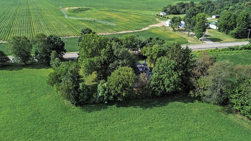 21648 E US-12 Edwardsburg, MI 49112