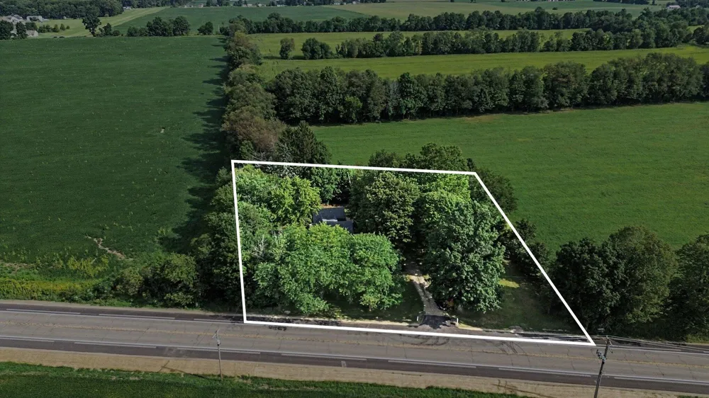 21648 E US-12 Edwardsburg, MI 49112